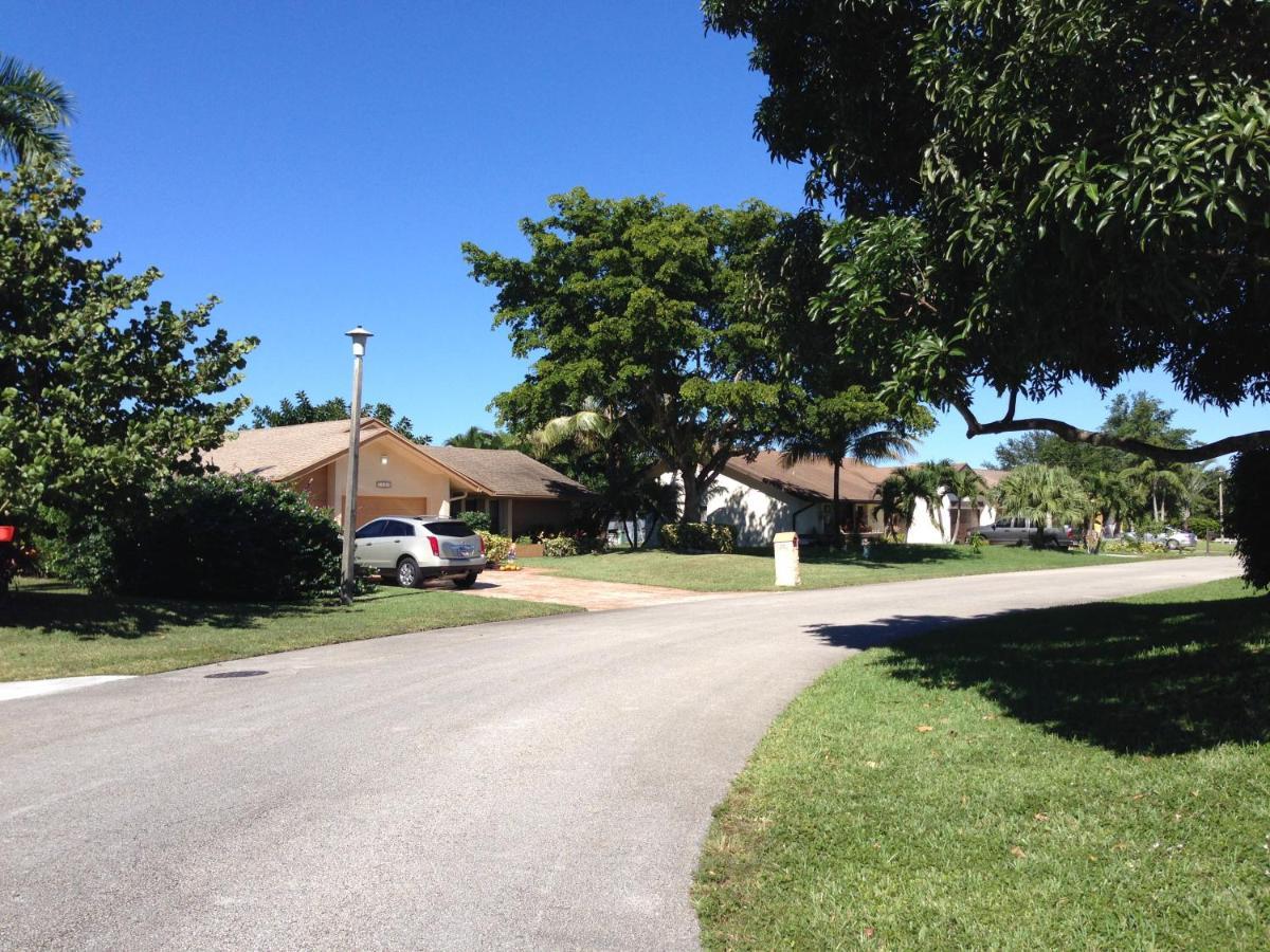 Entire Single Family Home 3 Bed 2 Bath In Water Front Big Cozy Back Yard View Coconut Creek Exterior photo