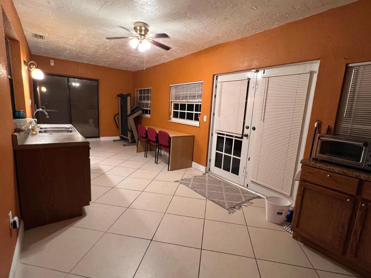 Entire Single Family Home 3 Bed 2 Bath In Water Front Big Cozy Back Yard View Coconut Creek Exterior photo