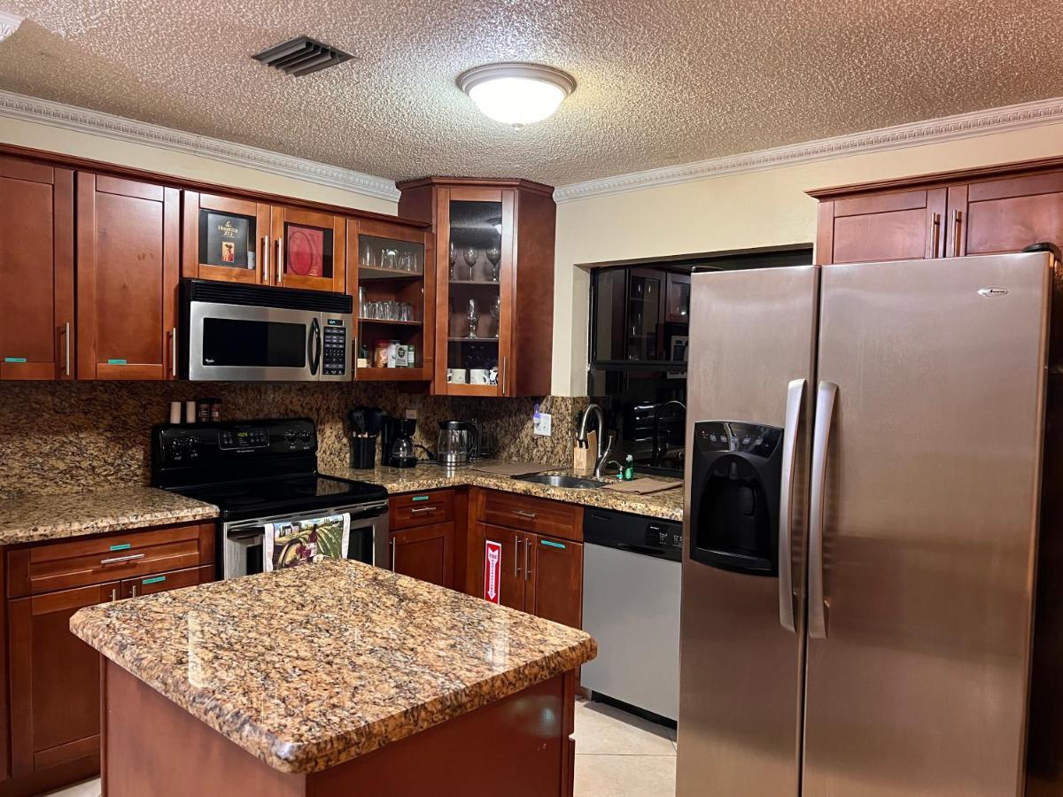 Entire Single Family Home 3 Bed 2 Bath In Water Front Big Cozy Back Yard View Coconut Creek Exterior photo