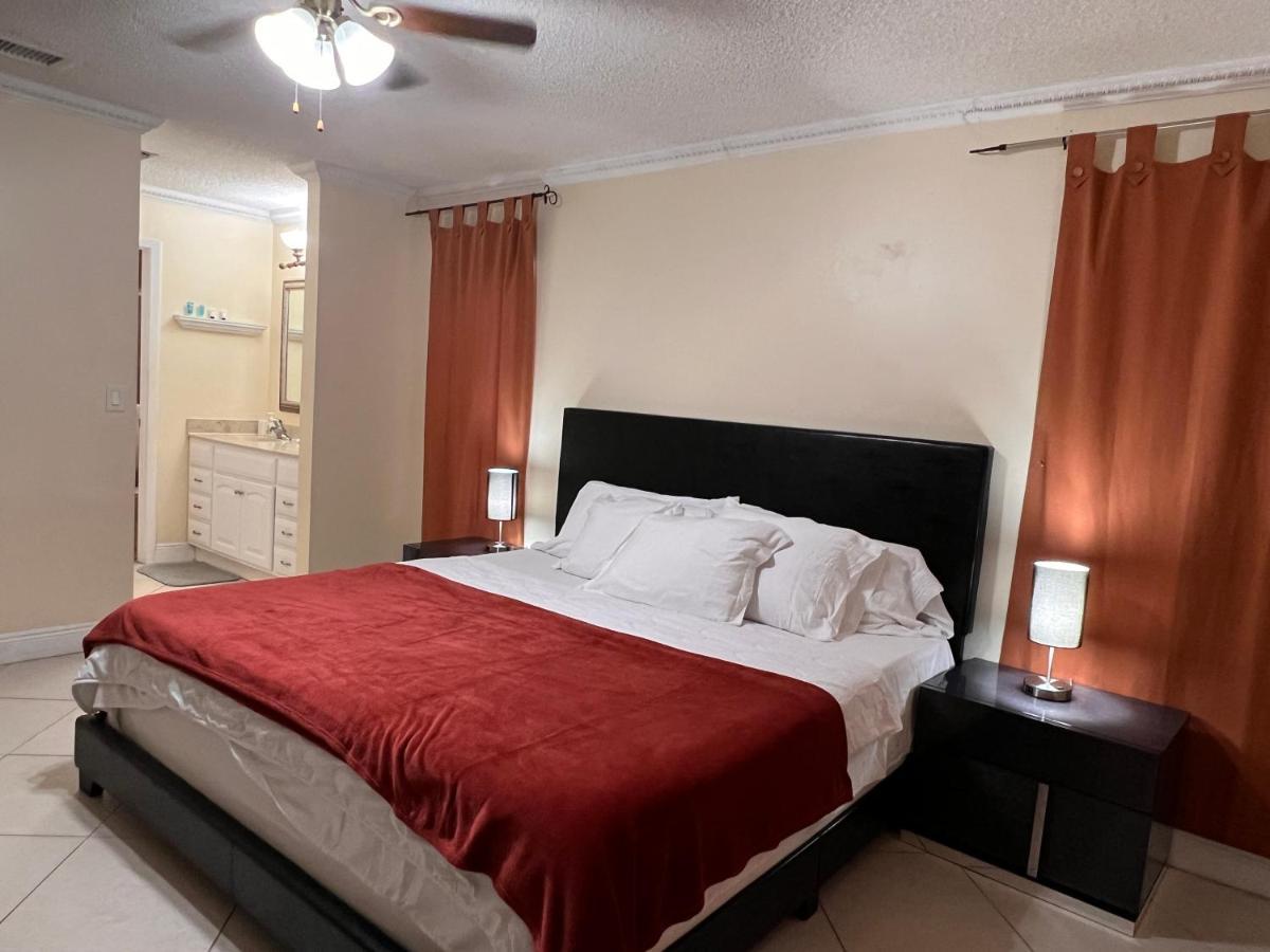 Entire Single Family Home 3 Bed 2 Bath In Water Front Big Cozy Back Yard View Coconut Creek Exterior photo