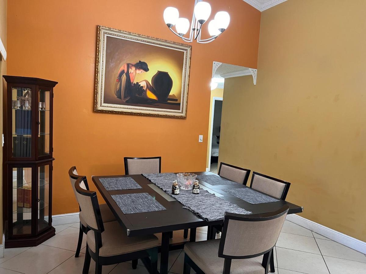 Entire Single Family Home 3 Bed 2 Bath In Water Front Big Cozy Back Yard View Coconut Creek Exterior photo