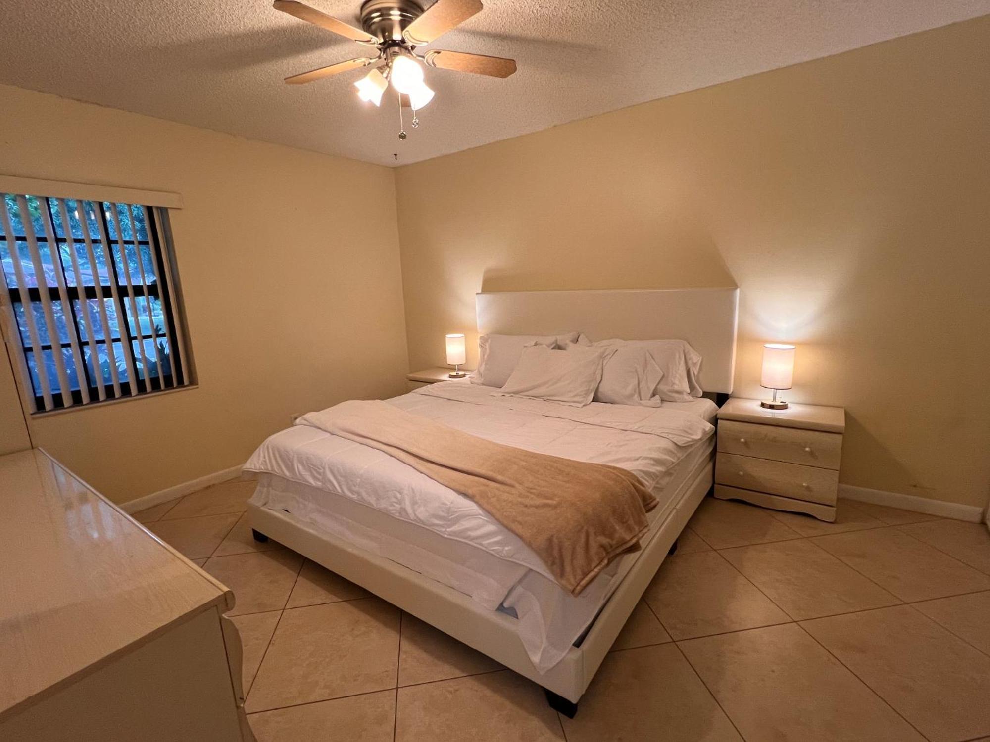 Entire Single Family Home 3 Bed 2 Bath In Water Front Big Cozy Back Yard View Coconut Creek Exterior photo