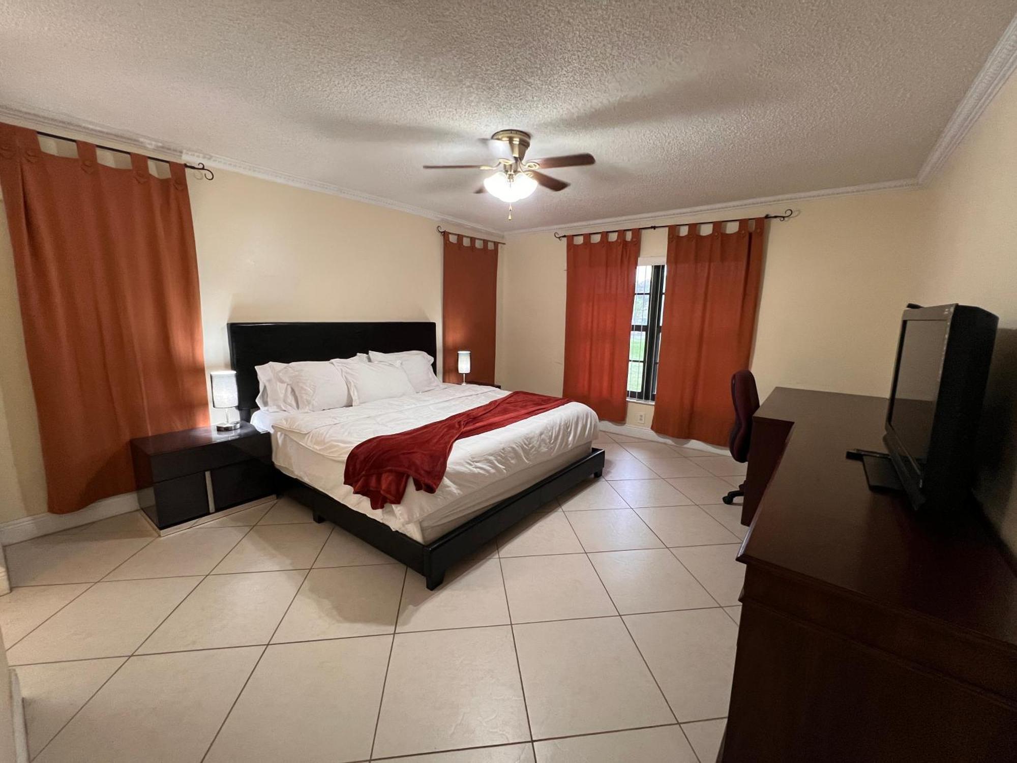 Entire Single Family Home 3 Bed 2 Bath In Water Front Big Cozy Back Yard View Coconut Creek Exterior photo